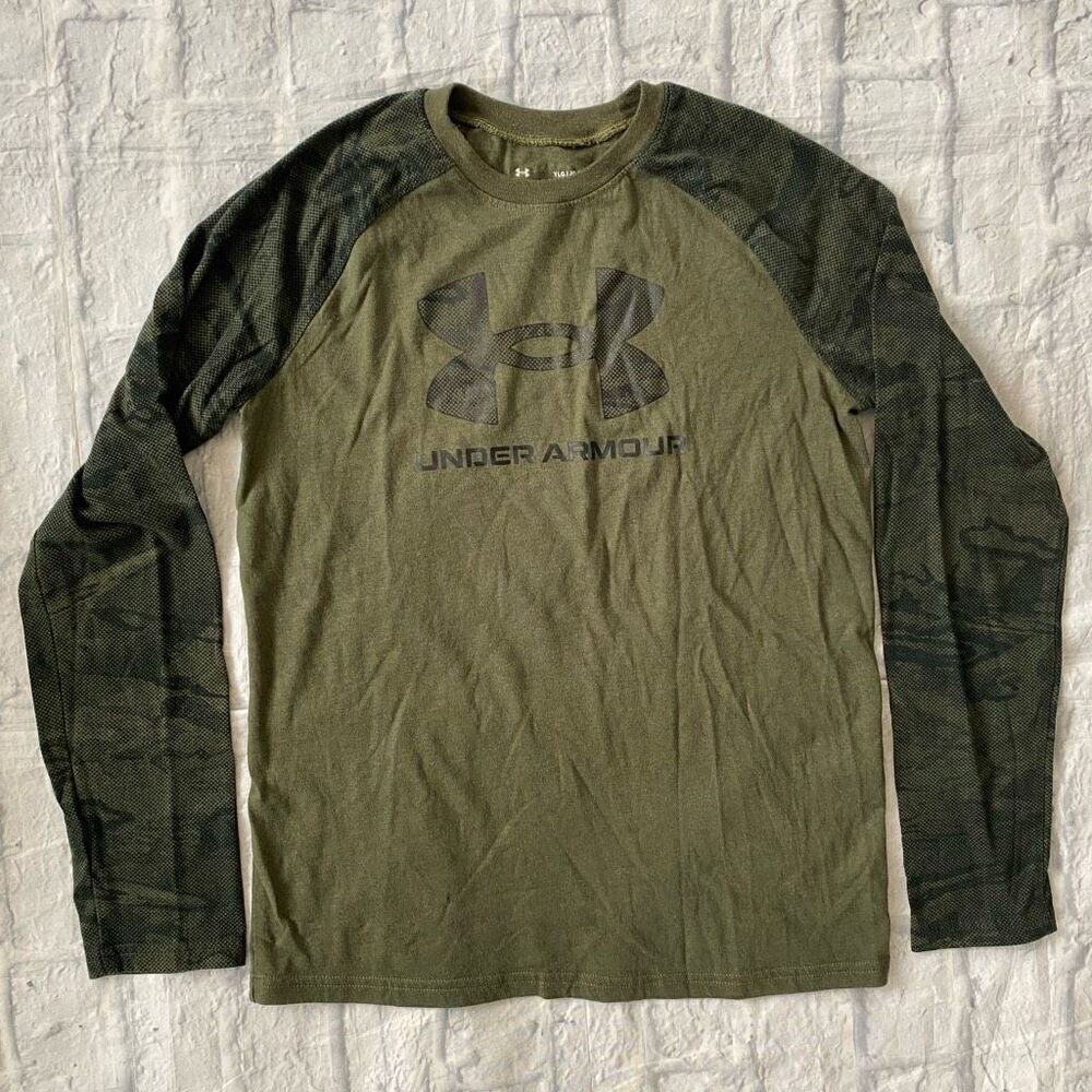 Under Armour youth boys L loose fit LongsleeveโCrewneck camo shirt